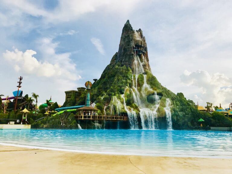 The Complete Guide to Universal's Volcano Bay (Prices, Rides, & More)