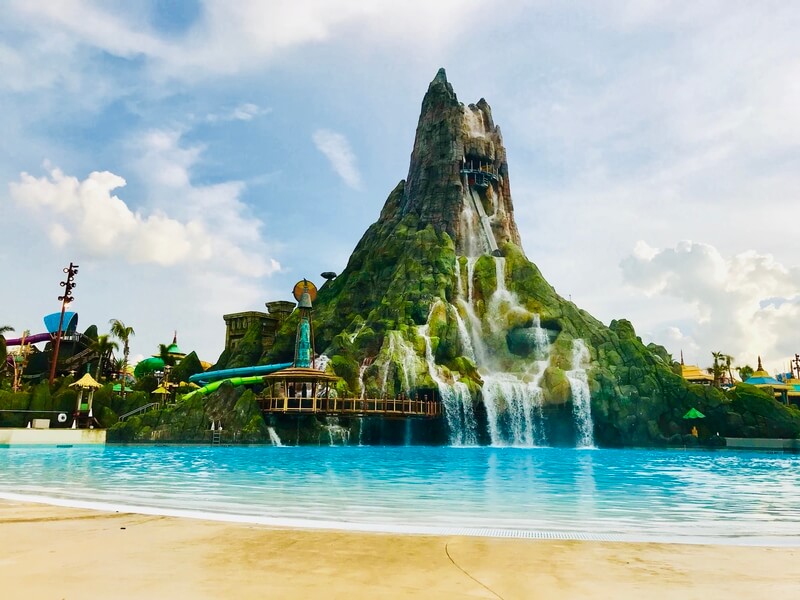 FIERCE FUN AT VOLCANO BAY WATERPARK - MICKEY'S DREAM VACATIONS