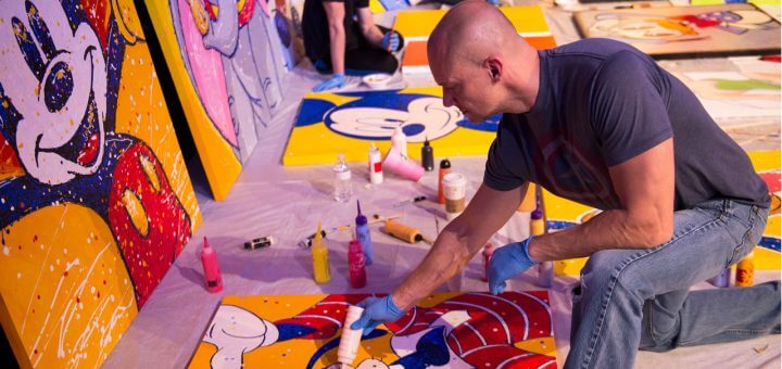 street-artist-painting-mickey-mouse-during-epcot-festival-of-the-arts