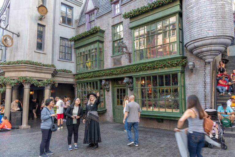 The Complete Guide to Hogsmeade vs Diagon Alley at Universal Orlando