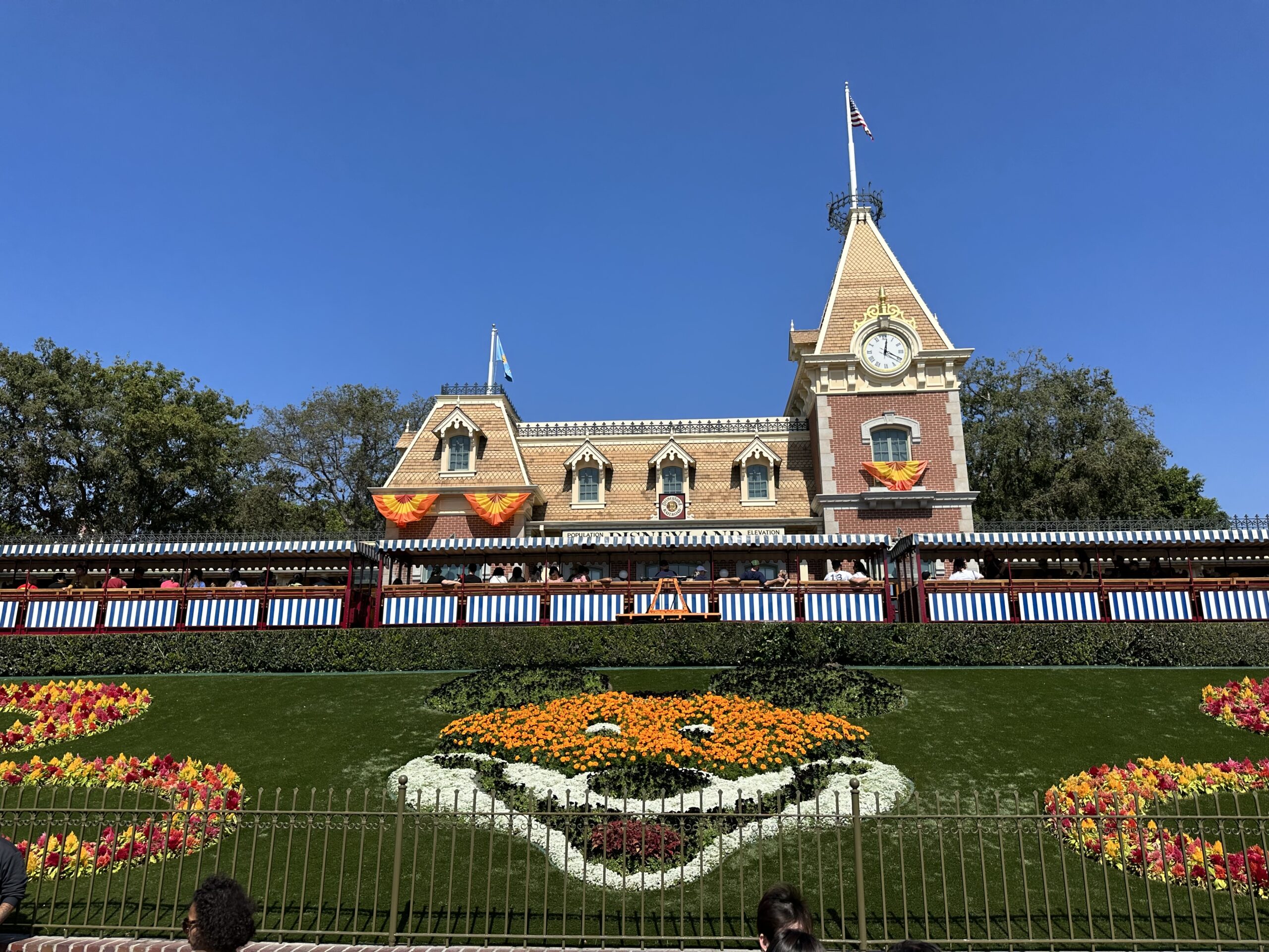 Disneyland-train-station-halloween-mickey-mouse-flowers