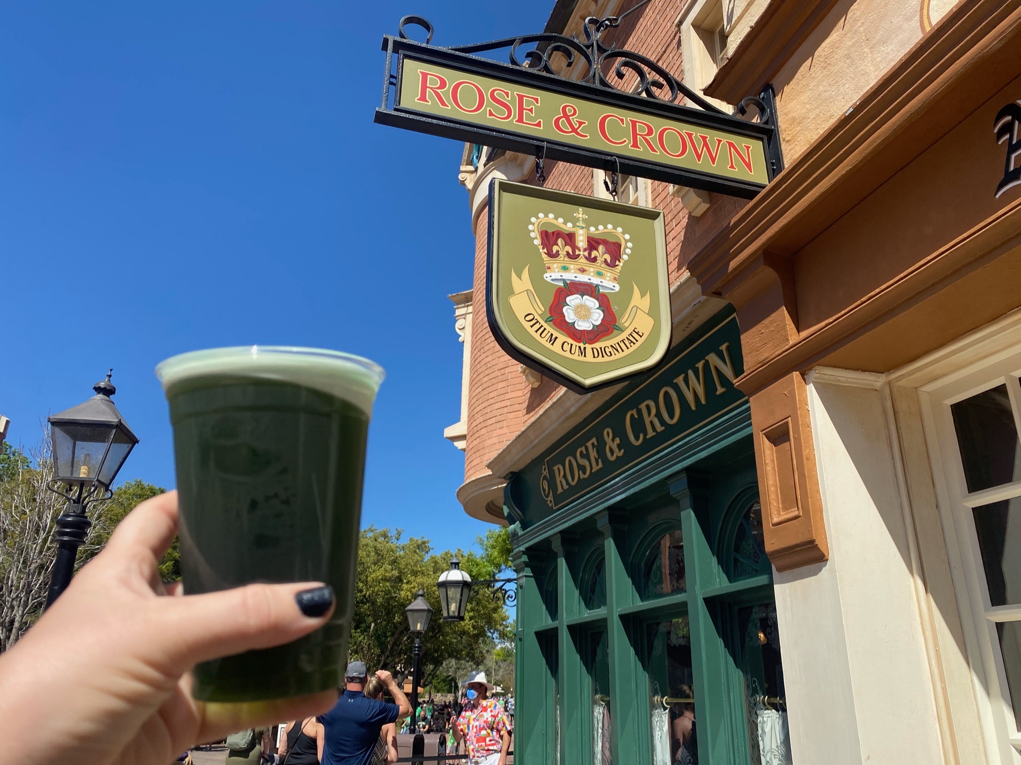 Rose-and-crown-green-beer-epcot