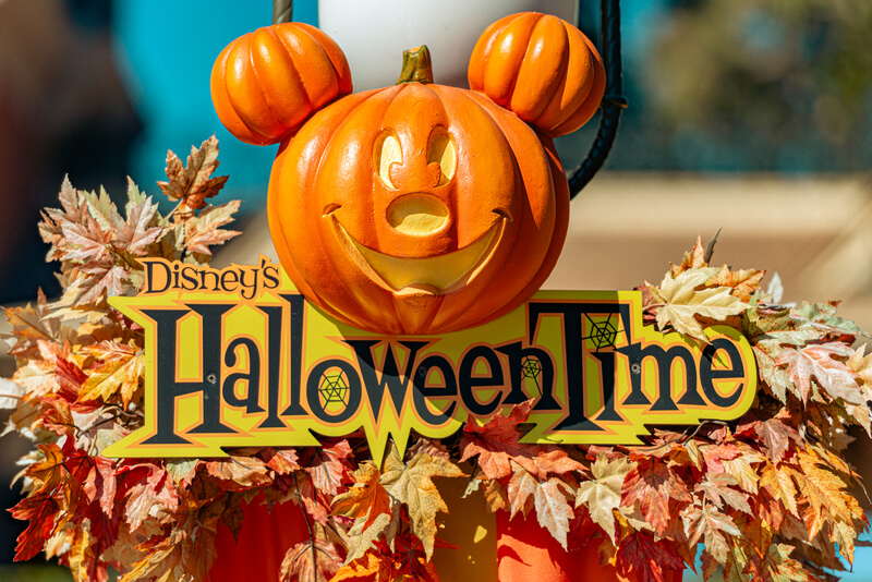 Disneyland-halloween-pumpkin-sign