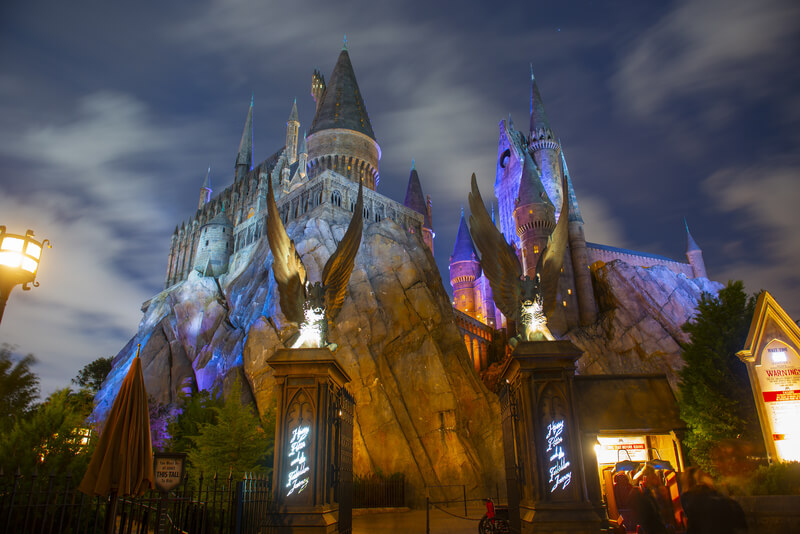 hogwarts-castle-at-night