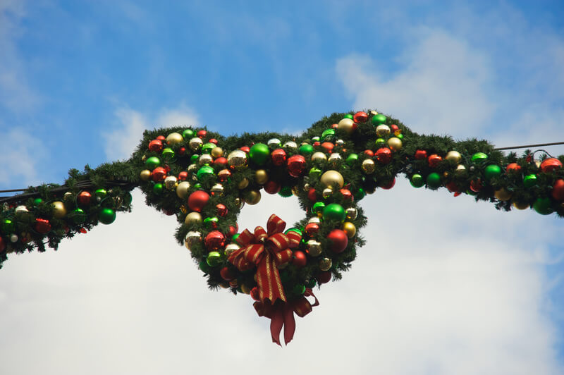 Mickey Mouse christmas wreath disneyland Walt Disney World main street