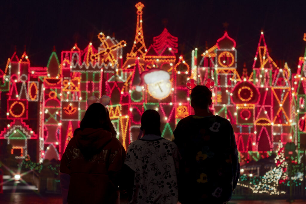 Christmas at Disneyland 2023 When Does Christmas Start at Disneyland?