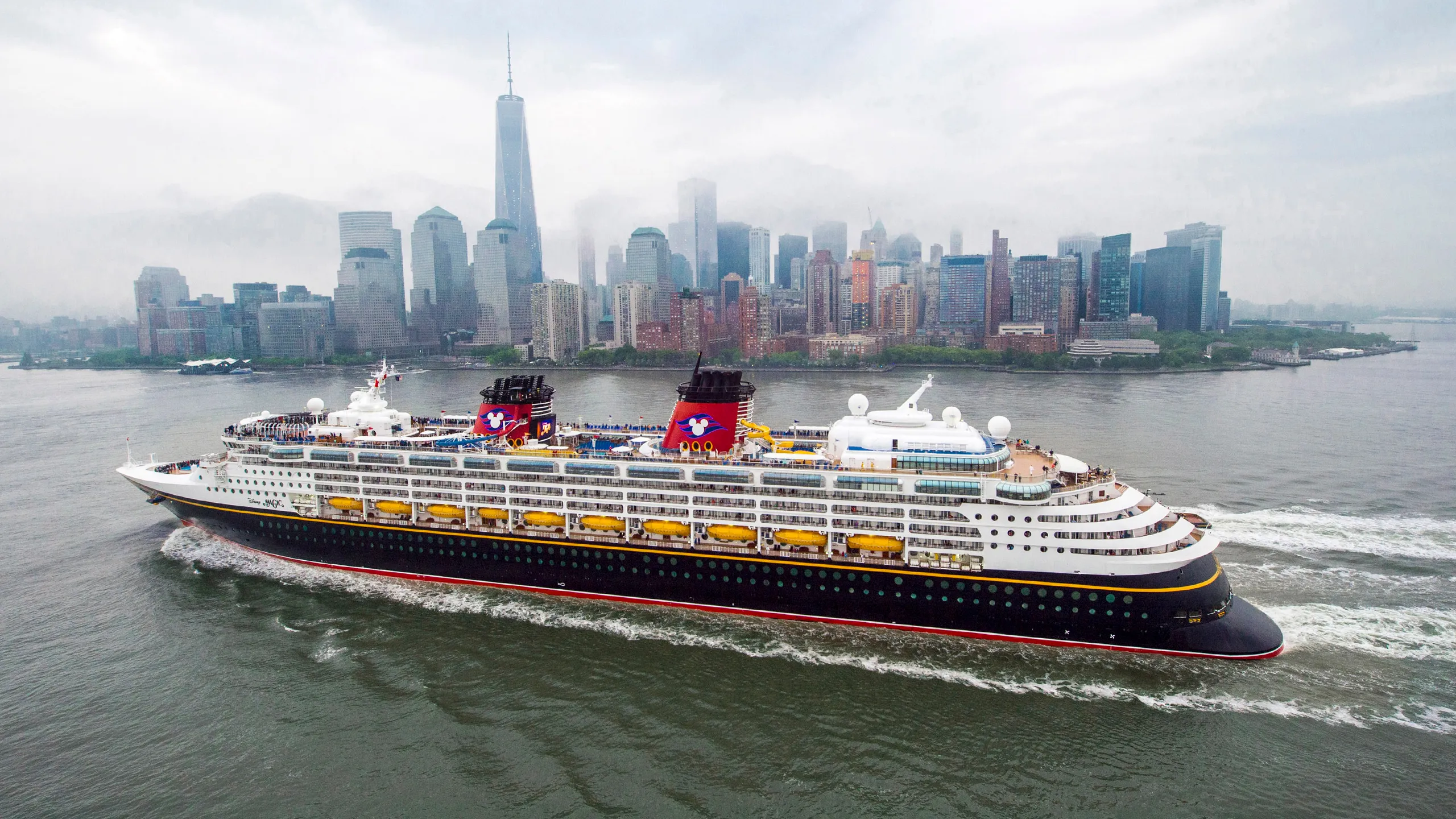 disney-cruise-line-magic-sailing-past-new-york-city