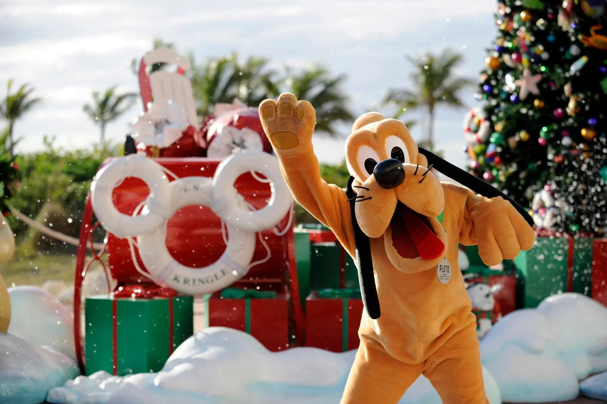 Pluto-very-merrytime-cruise-on-castaway-cay