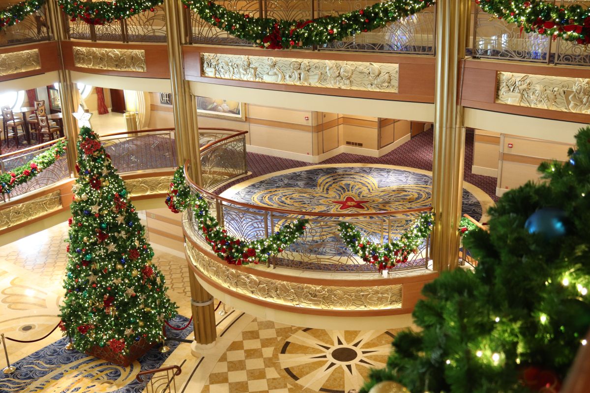 inside-lobby-of-disney-cruise-ship-for-christmas