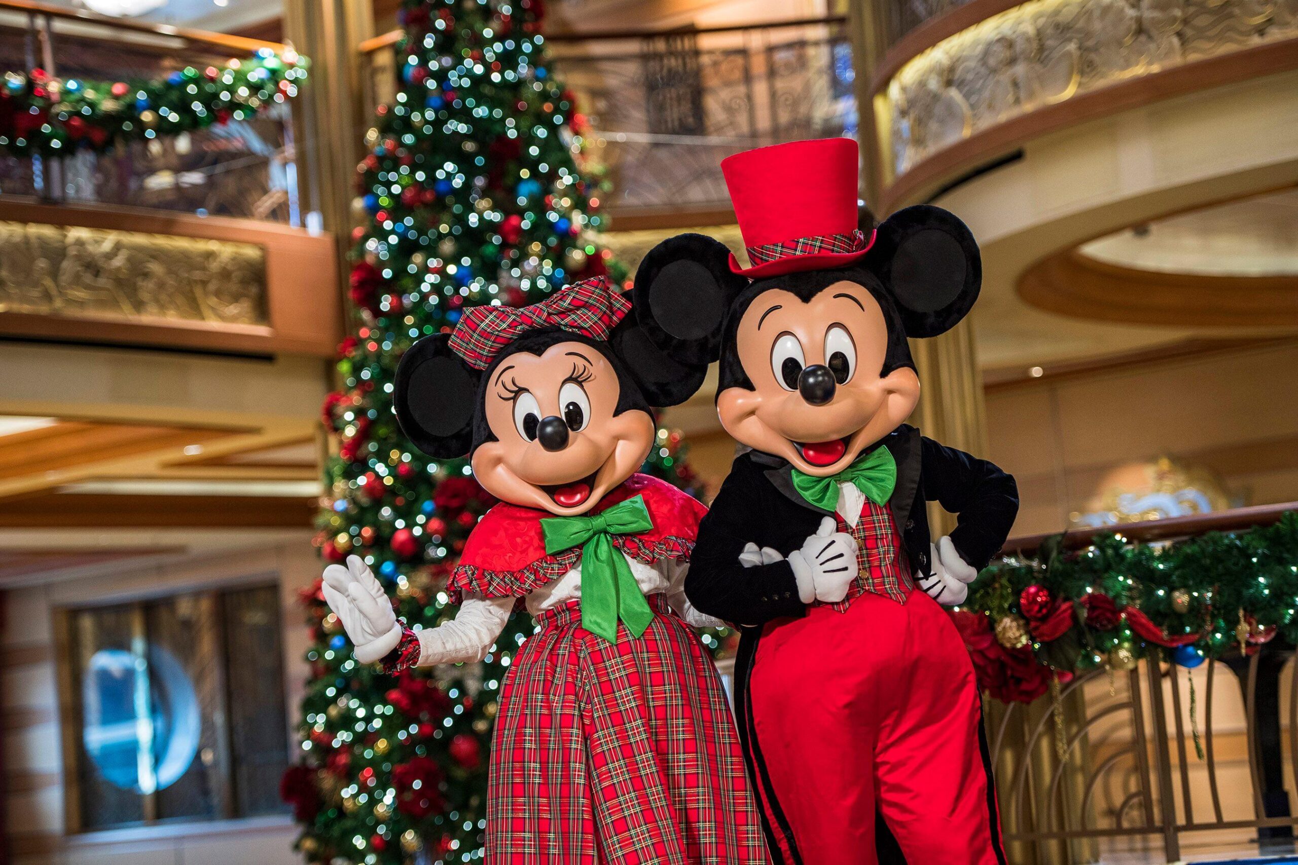 mickey-and-minnie-dressed-in-holiday-costumes